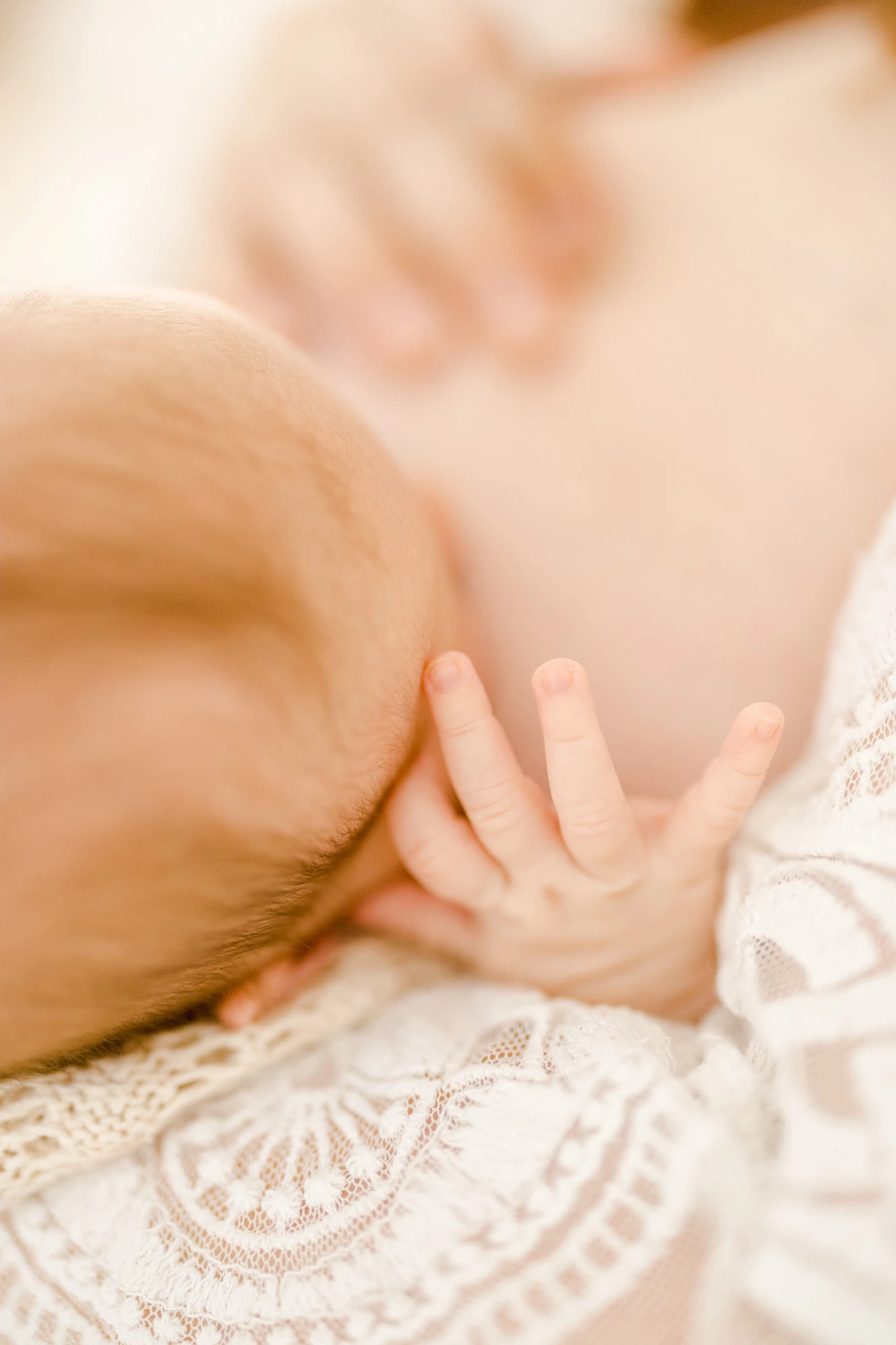 enfant rose marron gris allaitement